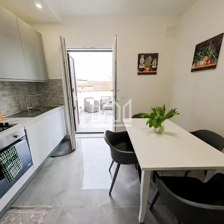 Gold River House 费拉拉