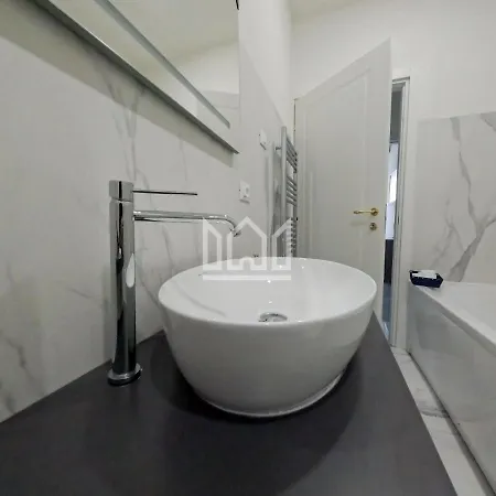 Gold River House 公寓 *