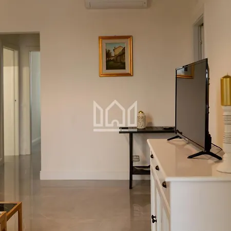 Gold River House * 费拉拉